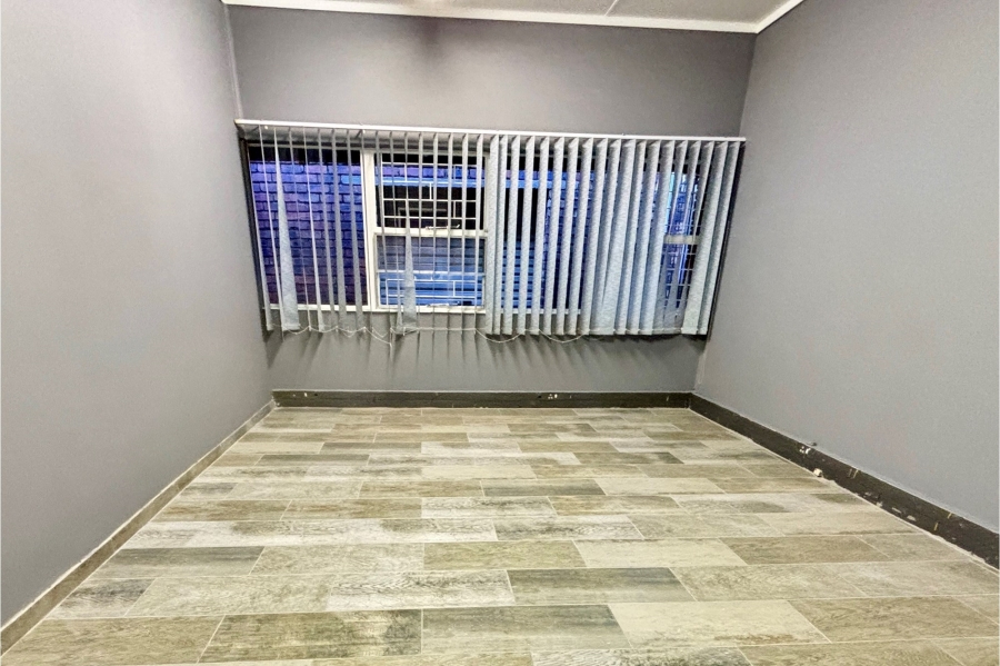 To Let commercial Property for Rent in Uitvlught Free State